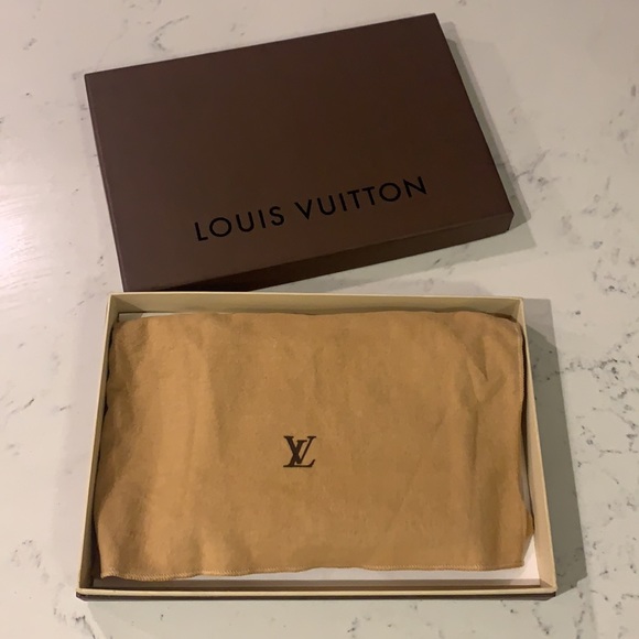 Louis V black dinner bag! - Picture 6 of 6